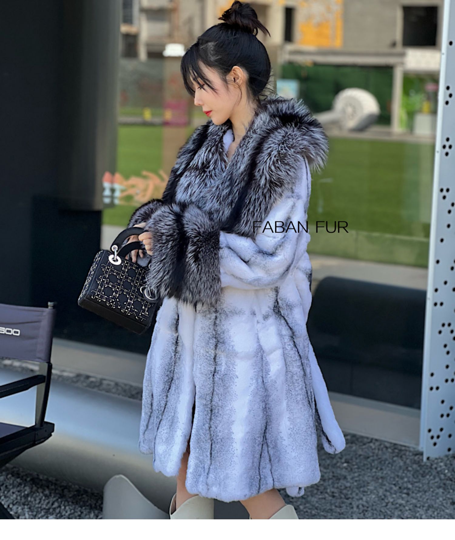 女性のためのfuryoume長い天然ウサギの毛皮のコート大きな本物のシルバーキツネの毛皮の襟袖の袖口ファッションストリートウェア冬