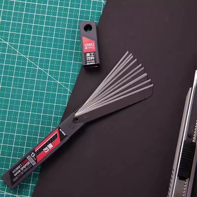 Deli 30/50/100 Stück Messerklinge 9 mm 18 mm SK5 Metallklingen für Zuhause Schulbedarf Kunsthandwerk Papierbox Schneiden Allzweckmesser Werkzeug
