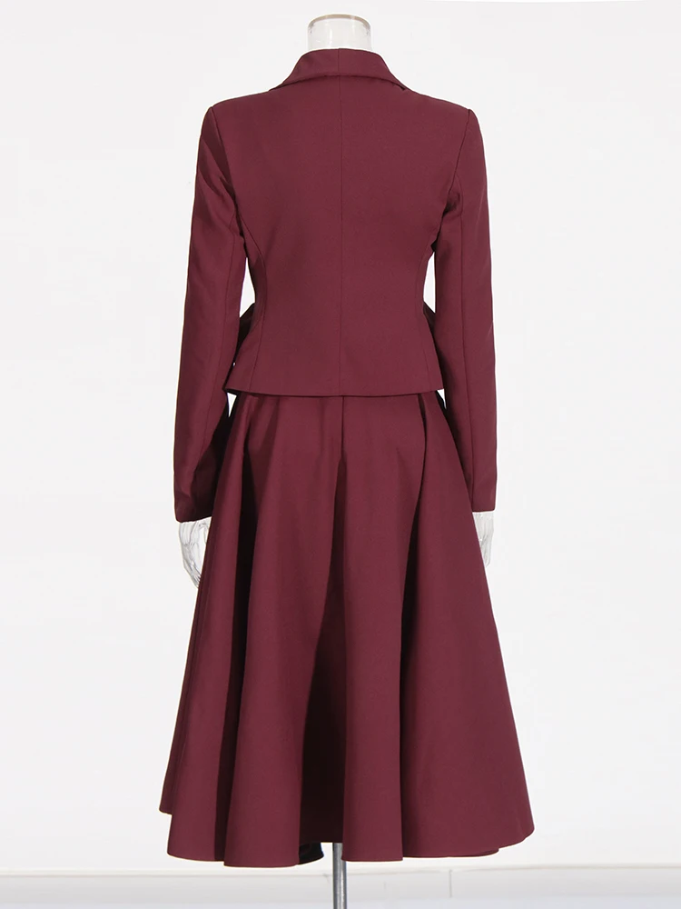 TWOTWINSTYLE ソリッドバーガンディツーピースセット女性のためのラペル長袖スプライシングアップリケコートハイウエスト A ラインスカートセット女性