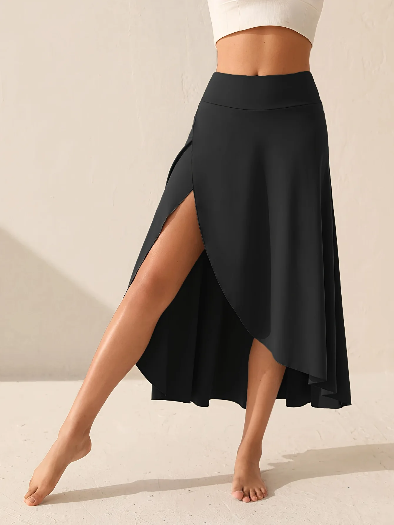 Abito da donna europeo e americano con temperamento irregolare, gonna tinta unita elegante e alla moda