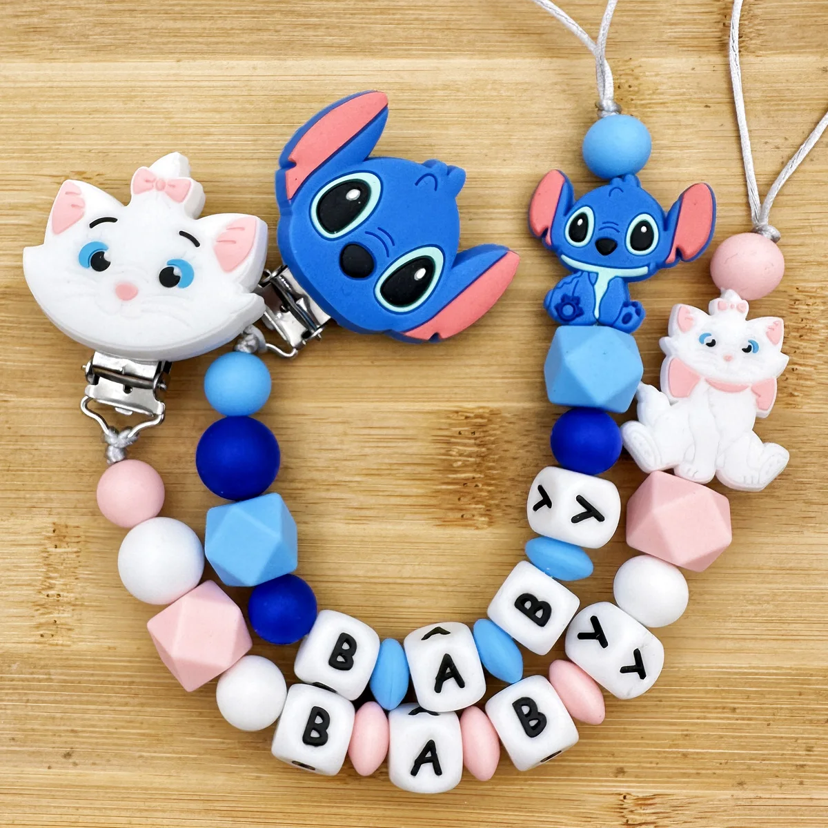 Letras en inglés personalizadas, punto de silicona para bebé, Clips para chupete Marie, soporte de cadenas, colgantes para mordedor, regalos para bebé Kawaii para la dentición