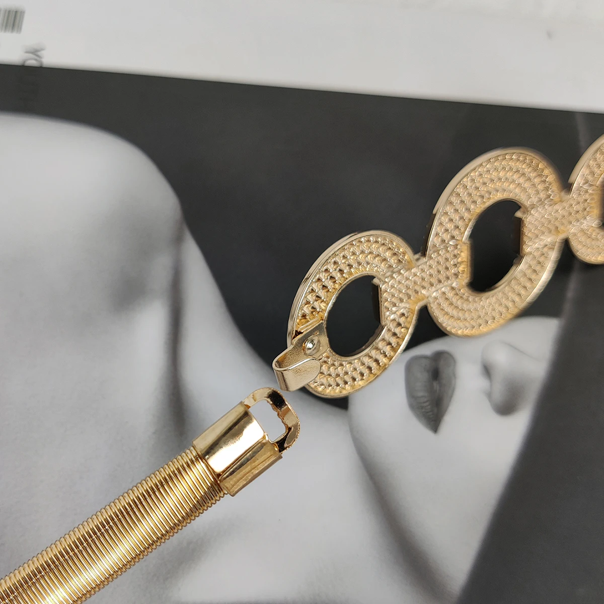 แฟชั่น Elastic Gold Chain เข็มขัด Rhinestone เข็มขัดผู้หญิงคุณภาพสูงยี่ห้อยืดเข็มขัดโลหะ Riem