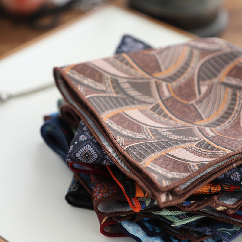 Hongkong ผ้าเช็ดหน้าพิมพ์ลายจุดดอกไม้สไตล์สตรีทสำหรับผู้ชายผ้าเช็ดหน้าสีน้ำตาลเข้มสำหรับผู้ใหญ่ชุดทักซิโด้แบบเป็นทางการ