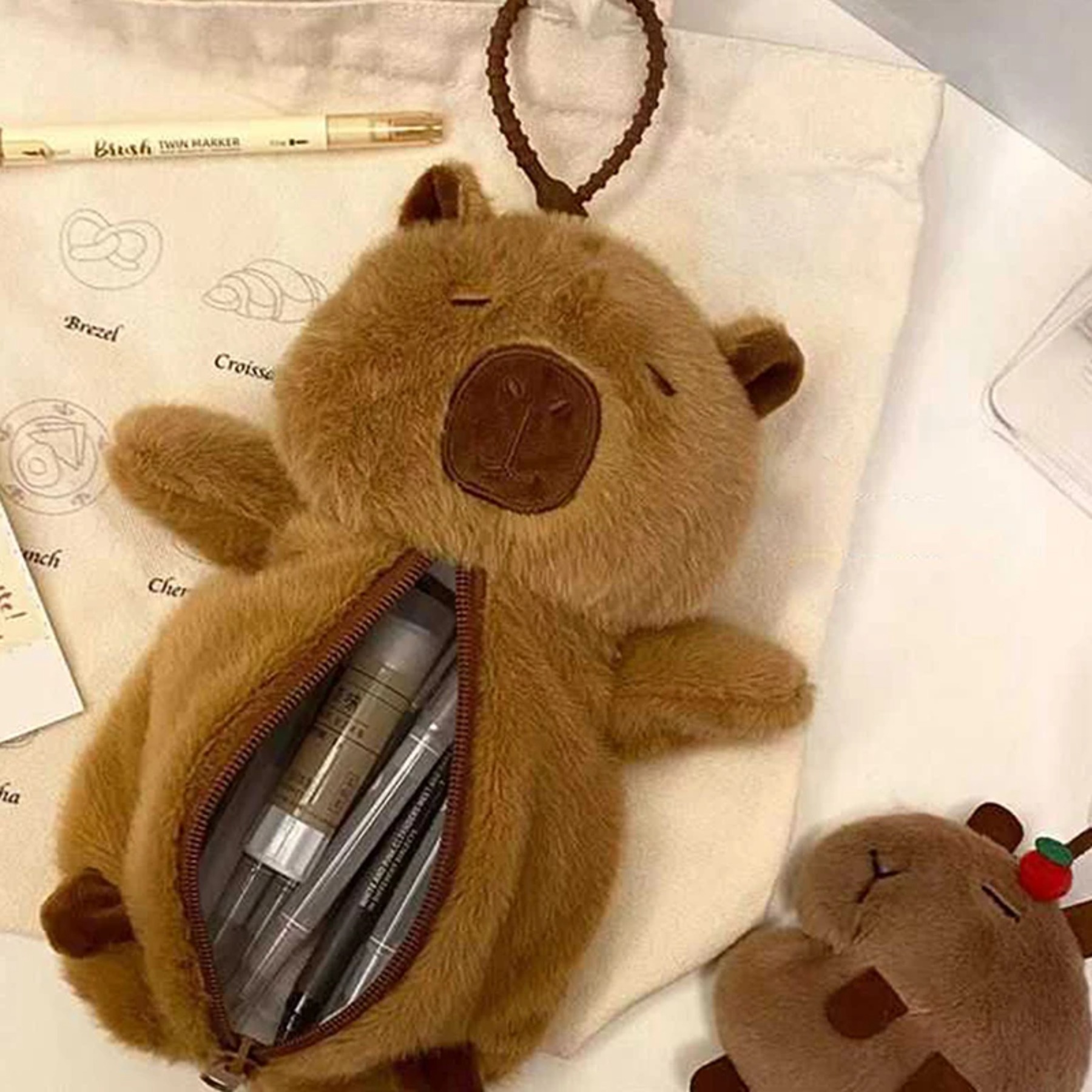 Creative Plush Capybara ปากกากระเป๋าขนาดใหญ่ความจุดินสอมัลติฟังก์ชั่เครื่องเขียนกระเป๋าปากกากระเป๋าของขวัญ