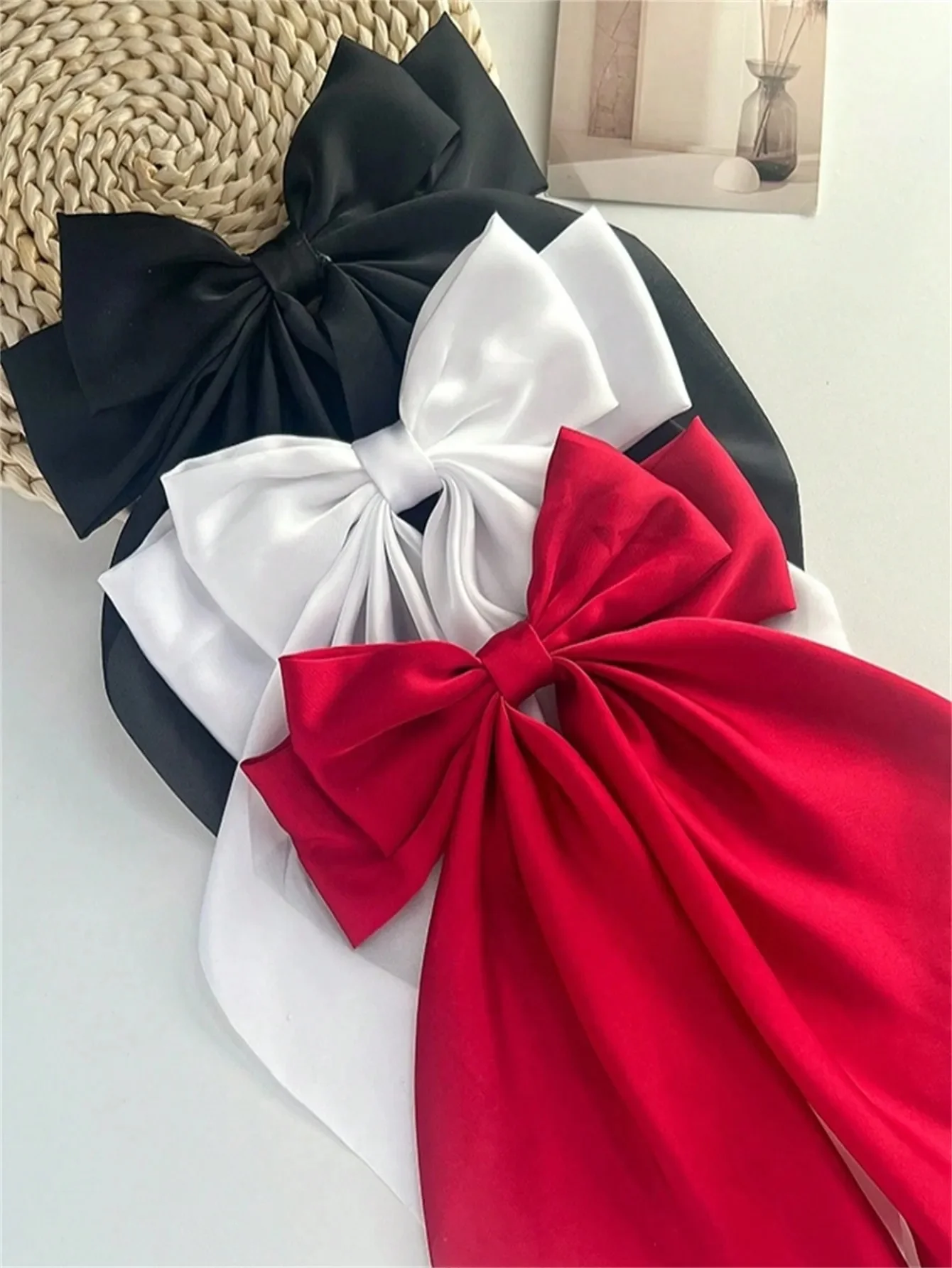 1 Uds. Cinta de satén de Color sólido para mujer, horquilla larga con lazos grandes, Clips de primavera rojos de Internet, accesorios para el cabello para niñas, moda de verano He