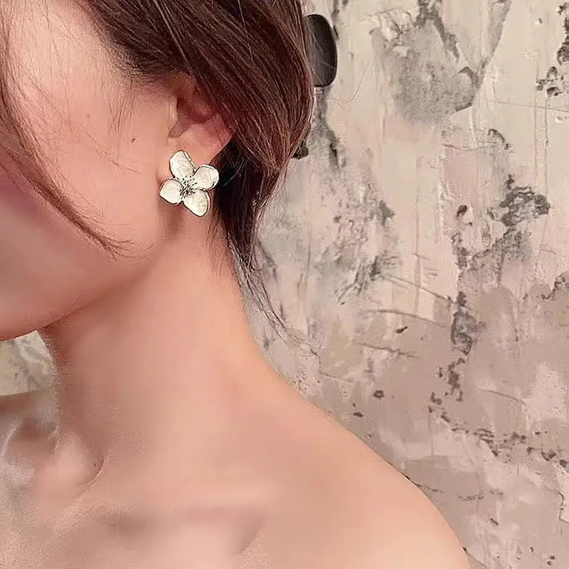 แฟชั่นผู้หญิงเกาหลี Retro หยดเคลือบดอกไม้สีแดงต่างหูผู้หญิงสําหรับต่างหูละเอียดอ่อนหรูหราคู่หมั้นเครื่องประดับของขวัญ