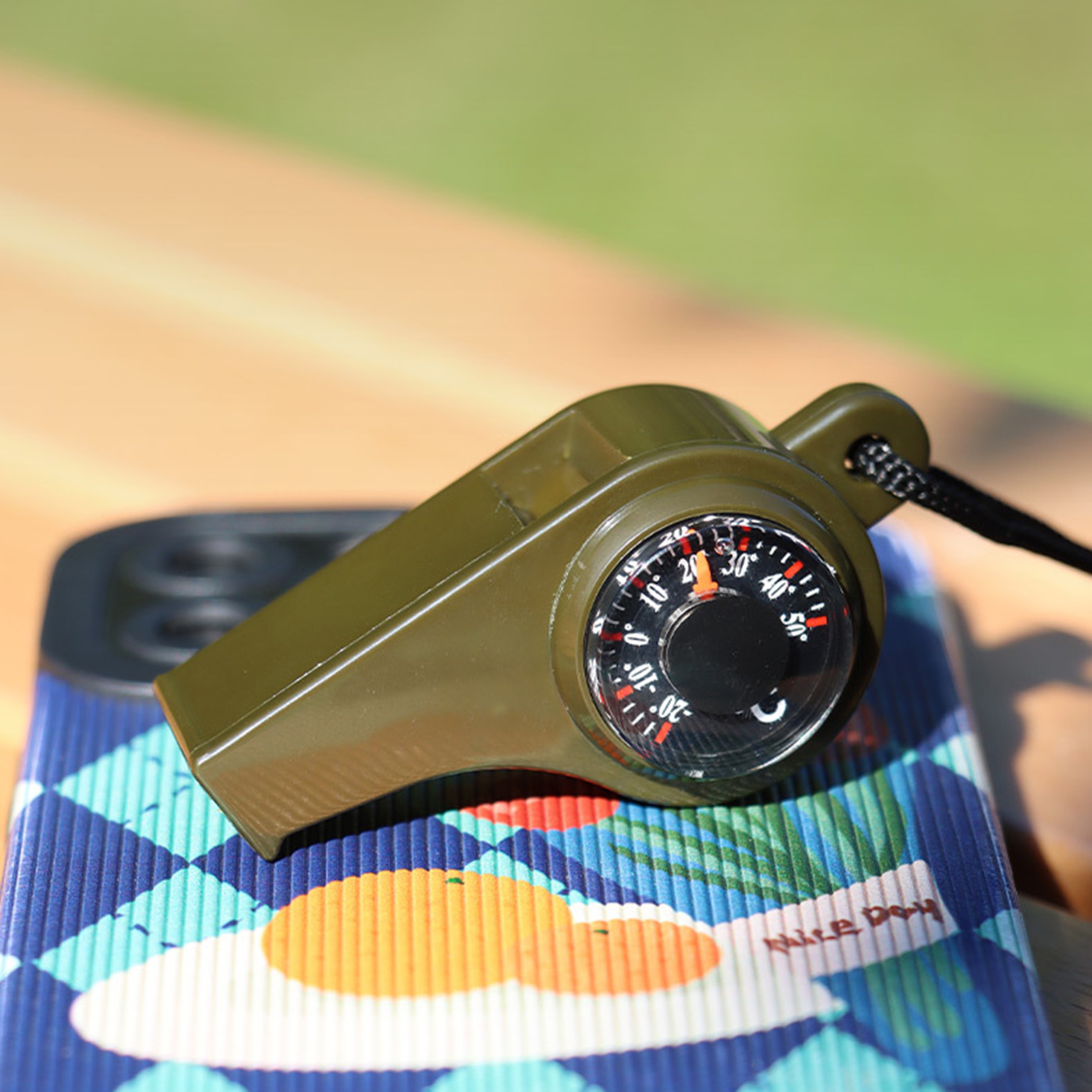 3-in-1 Outdoor-Kompass mit lauter Überlebenspfeife für Wandern, Camping, Notfall-Überlebensausrüstung, Großhandel 1–5 Stück