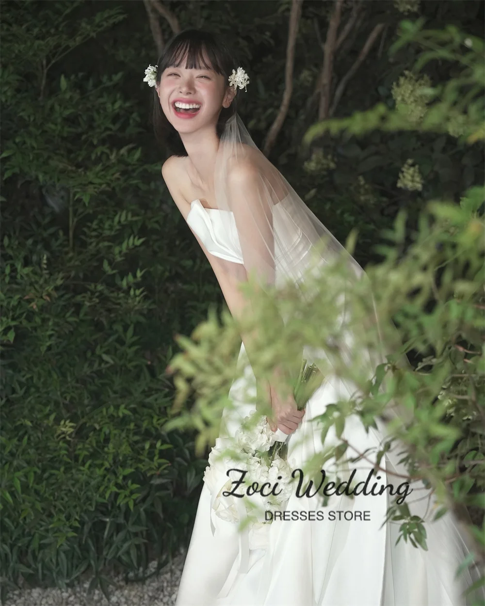 Zoci ซาตินชุดแต่งงานที่ไม่มีสายหนัง A-Line Draped Sweep Train เกาหลีชุดเจ้าสาวที่กําหนดเองแขนกุดถ่ายภาพชุดสําหรับเจ้าสาว