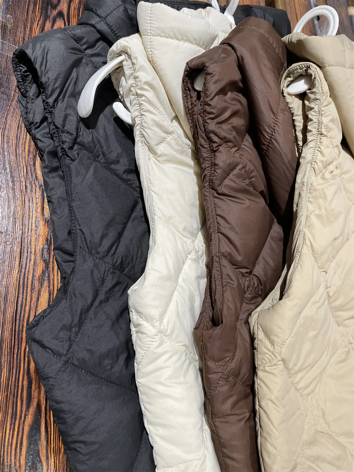 Damen-Weste aus 90 % weißer Entendaunen, weicher, mattierter Stoff, ultraleichte Weste, tragbare ärmellose Jacke, Herbst-Wintermantel, hohe Qualität