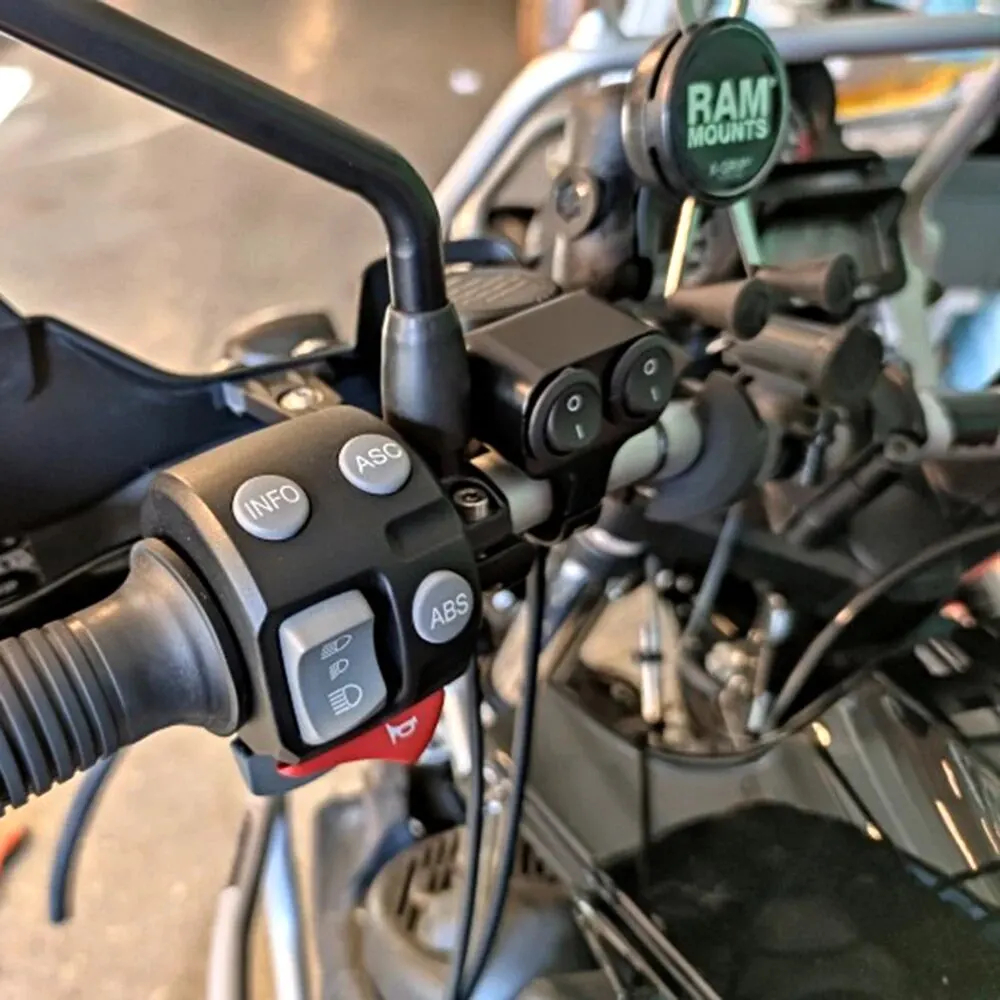 オートバイのハンドルバー 12V ヘッドライトスイッチデュアルボタン制御防水 7/8in 22 ミリメートルフラッシャースピーカースイッチ