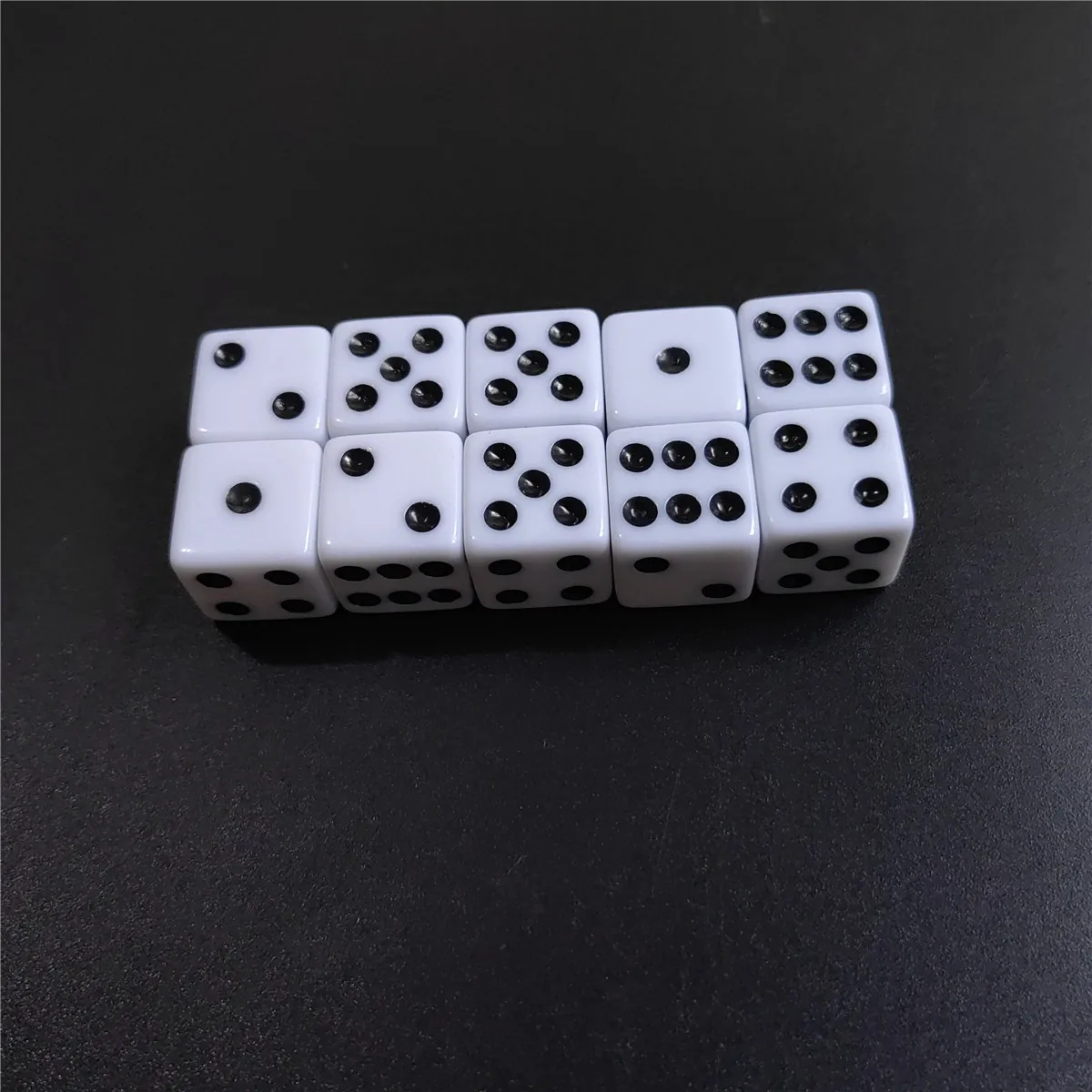 10 ピース/セット 14 ミリメートル/0.63 インチアクリル六面標準サイコロテーブルゲーム、パーティー、クラブボードゲーム用