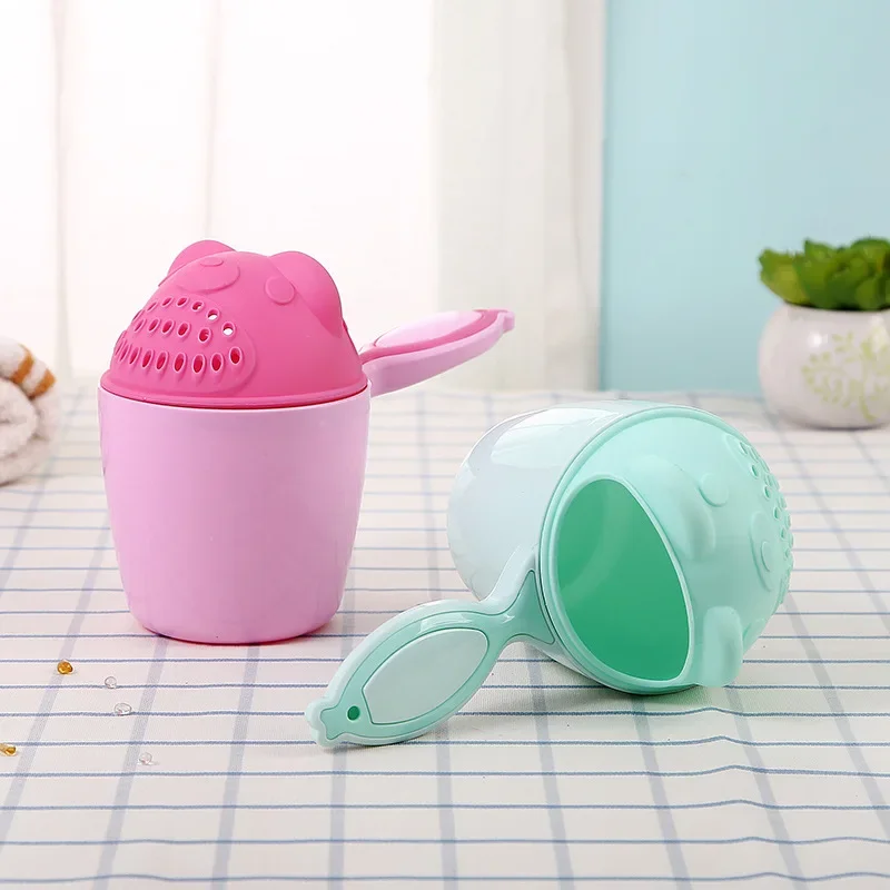 Cute Cartoon Baby Cuffie da bagno Toddle Shampoo Cup Bambini Costume da bagno Bailer Baby Shower Cucchiai Bambino Lavaggio dei capelli Tazza Strumento da bagno per bambini