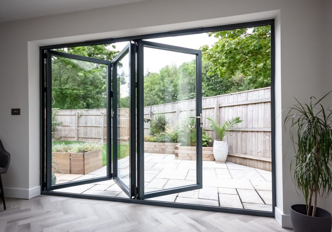 Puerta plegable de fábrica, puertas de aluminio plegables de vidrio insonorizadas, puerta plegable panorámica de acordeón para Patio, puerta plegable para casa y Villa