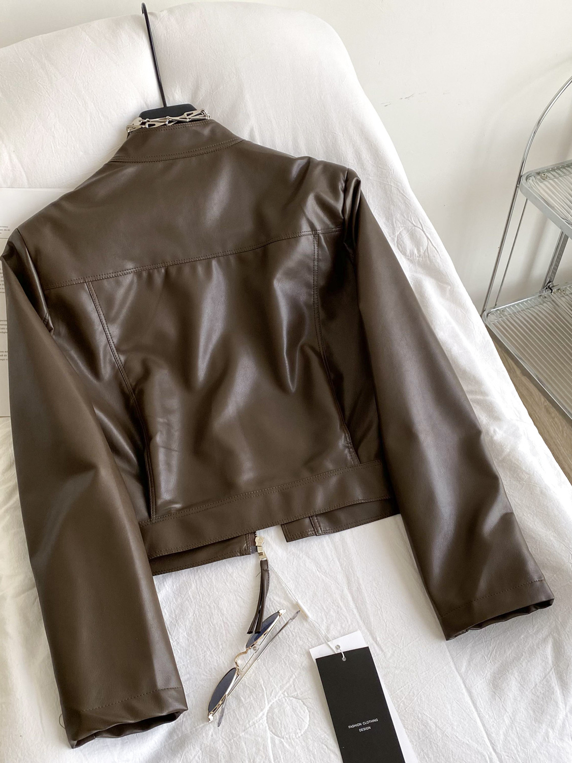 Jaqueta de Couro PU Versátil e E para Mulheres, Curta, Solta, Casual, com Gola Alta e Cinto, Roupa Externa de Outono