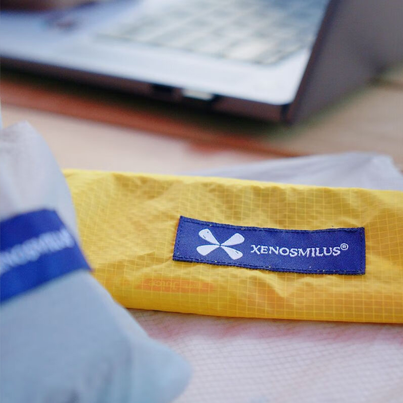 Estojo impermeável com grande capacidade, design leve e minimalista, perfeito para estudantes e exames