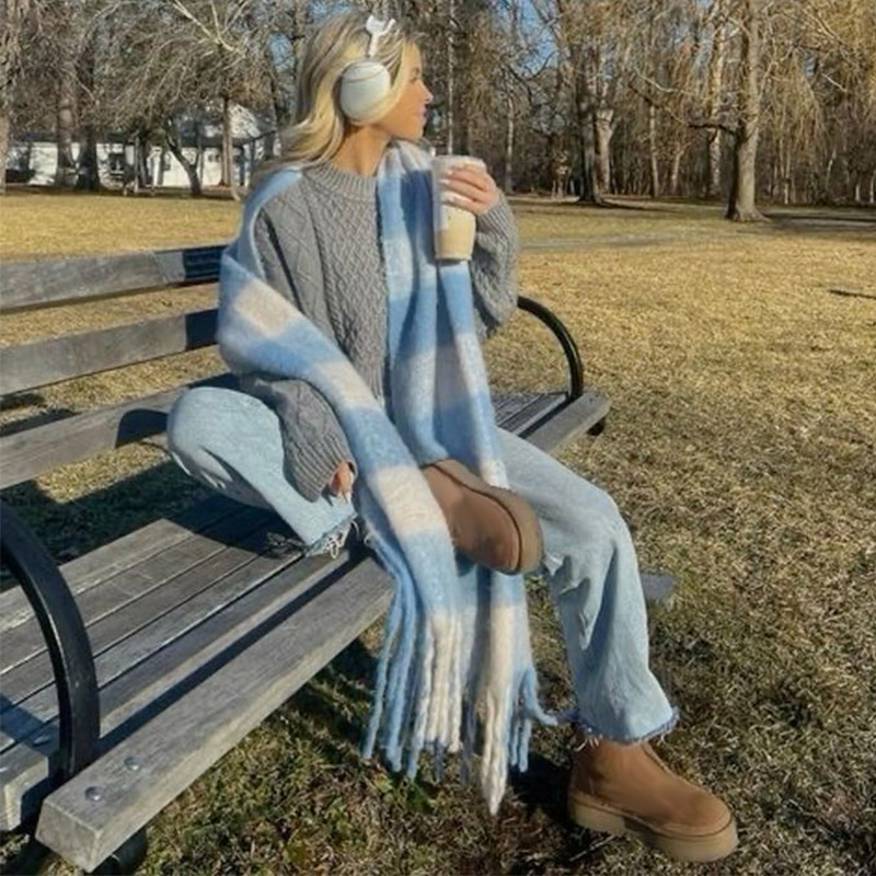 Bufanda a cuadros colorida para mujer, pañuelo cálido versátil a la moda para otoño e invierno, chal grueso con borlas de dos caras, novedad de 2024