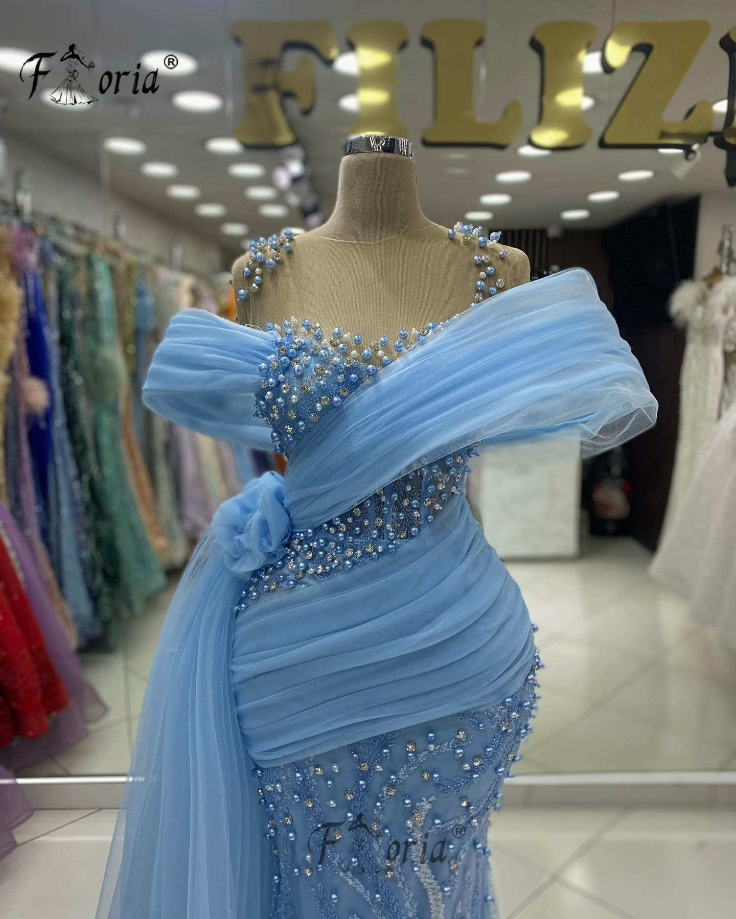 Elegante Pérolas Céu Azul Vestido Ocasião Formal com Cauda Lateral, Dubai Mulher Tule, Vestidos De Noite Frisados De Cristal