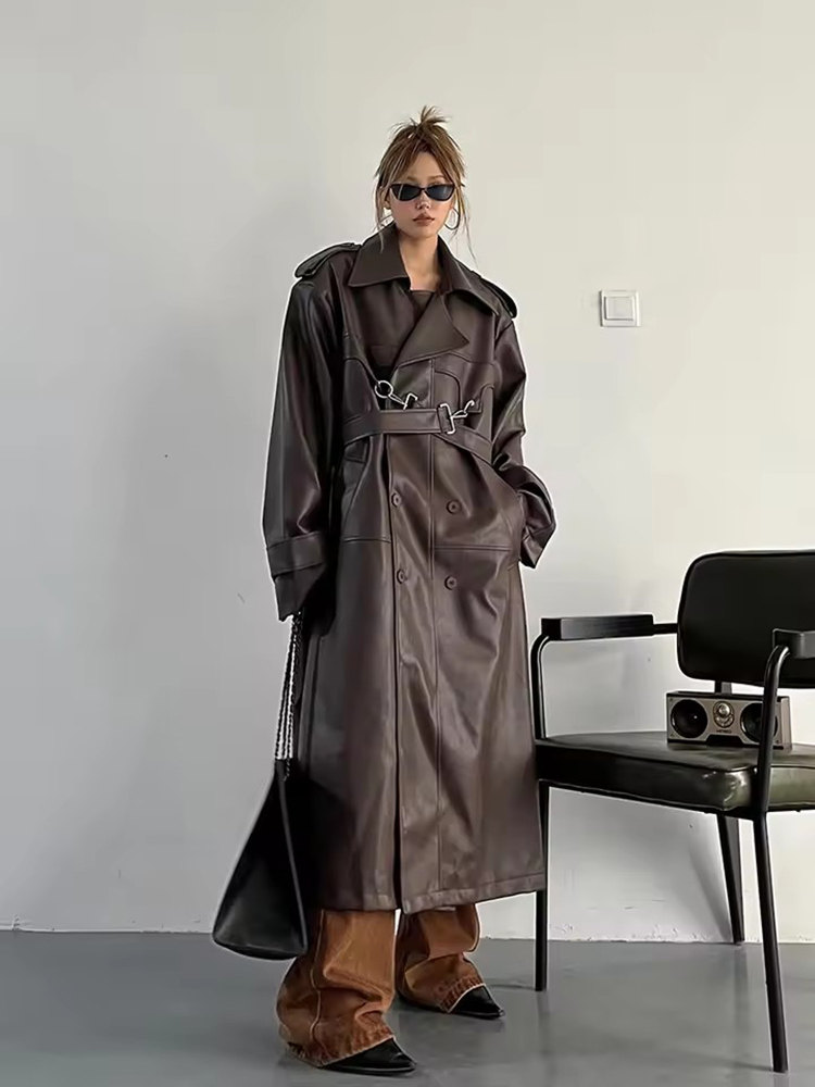 Mauroicardi Frühling Herbst Kühle Braun Lange Pu Leder Trenchcoat für Frauen Lose Beiläufige Wasserdichte Punk Stil Unisex Emo Kleidung