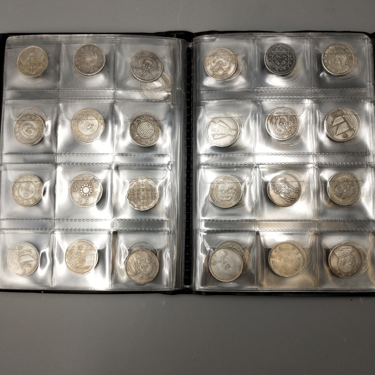 Книга «Старые монеты Китая», «Сребряные монеты 120» (цвет внешней кожи, случайный)