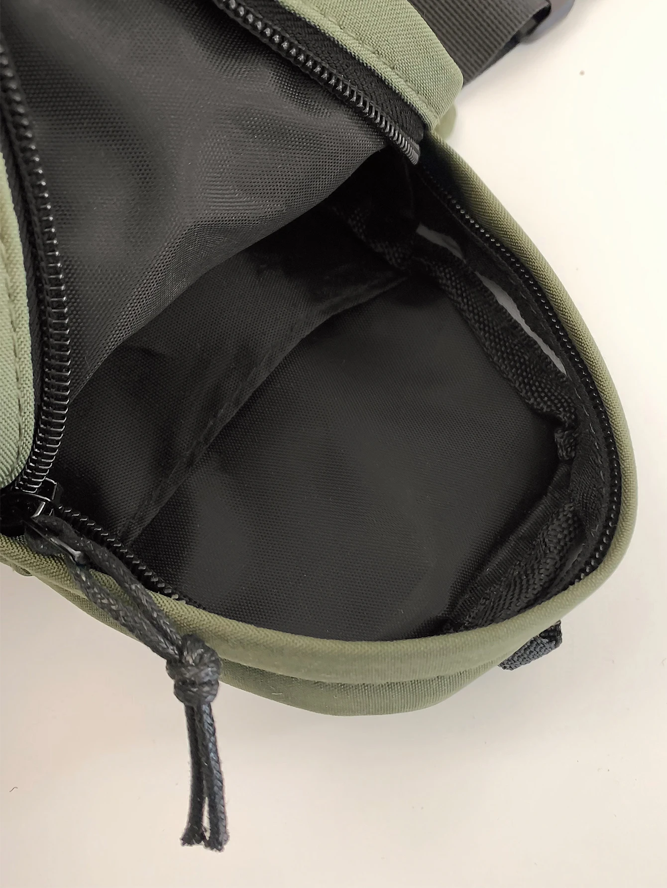 VC トレンディなコントラストミニチェストバッグ男性用ファッションナイロンメンズ軽量クロスボディバッグユニセックスカジュアルストリート電話スリングバッグ