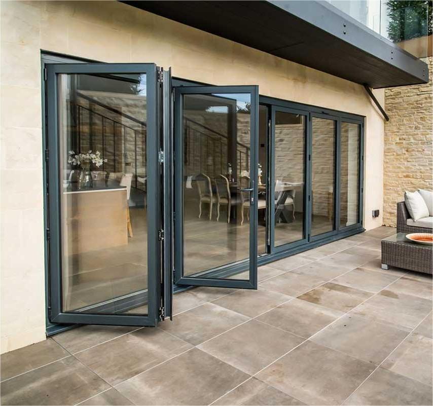 ประตูลานภายนอกโมเดิร์นกระจกกันน้ํา Bifold ประตูสําหรับ House Thermal Break อลูมิเนียมหีบเพลงประเภทพับประตู