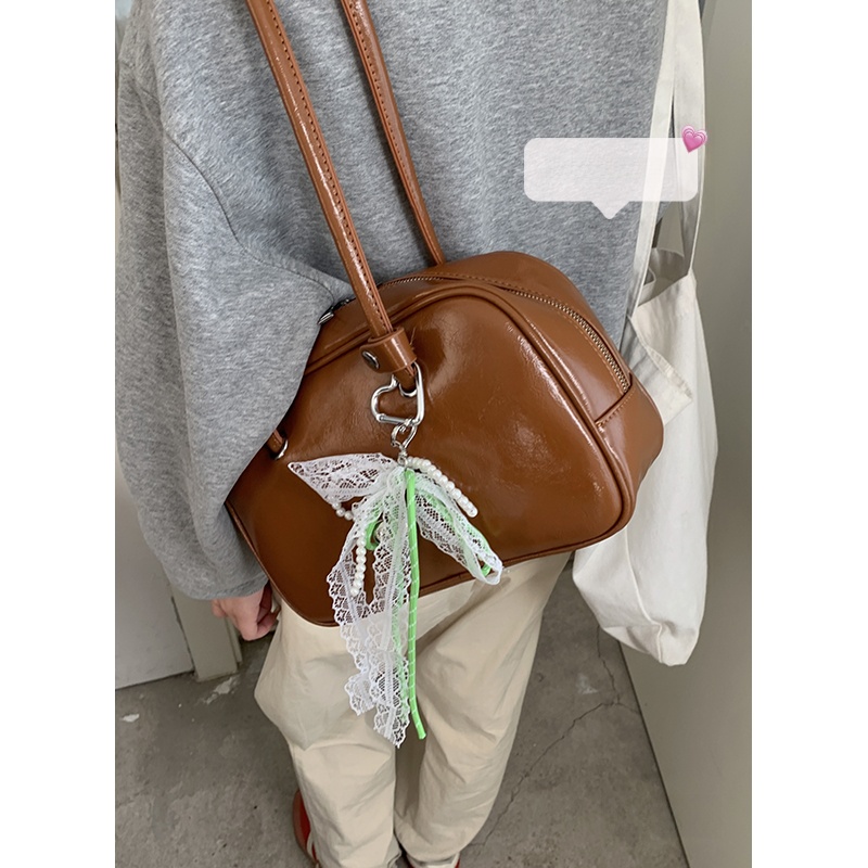 トレンディなレトロボウリングバッグ女性の大容量ハンドバッグシングルショルダーブリーフケース脇の下バッグソフト PU レザーピュアカラー