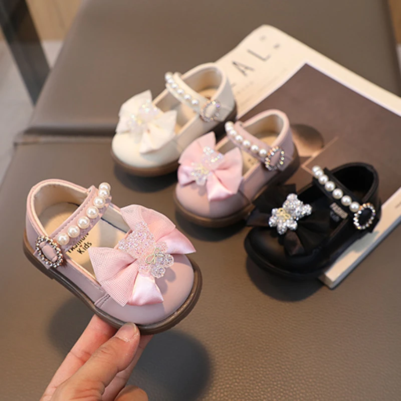 Zapatos de cuero con lazo para niña, zapatos de princesa con perlas, suela suave poco profunda, primeros pasos, zapatos individuales de dibujos animados para niño pequeño