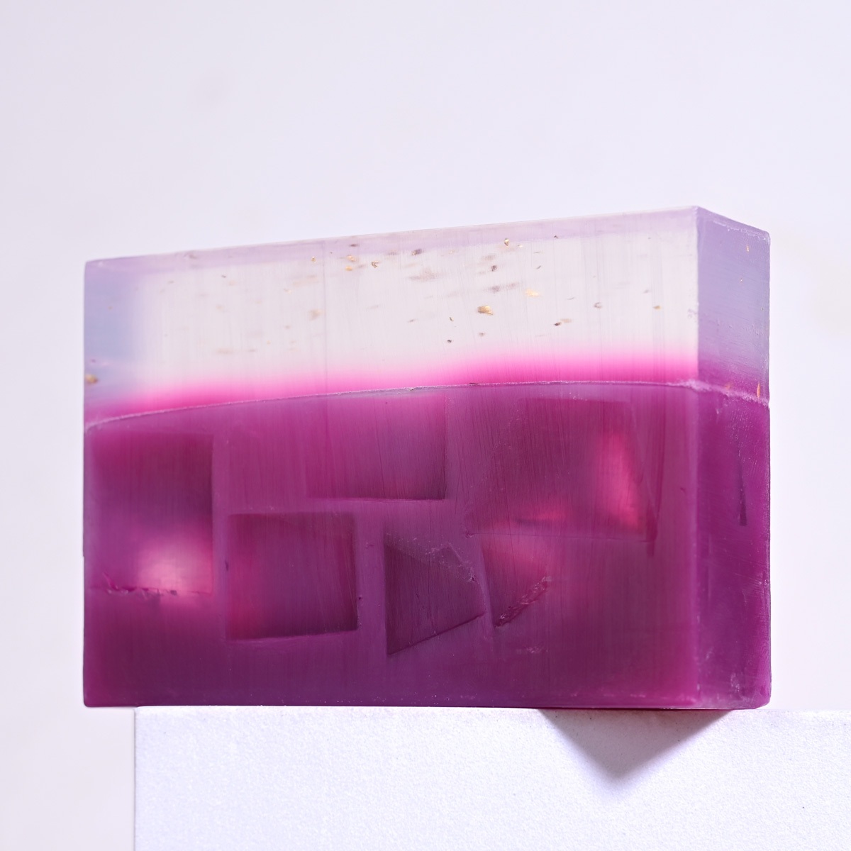 Fruit Cherry Aroma 150gYT Essential Oil Soap With Added 24K Gold Leaf Handmade Soap For Facial Cleansing