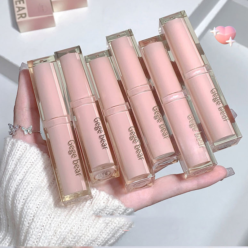 Wanneer Lichte, Zachte En Gladde Lippenstift Hydrateert Hydraterende En Witte, Niet Gemakkelijk Om Vast Te Houden Aan De Beker