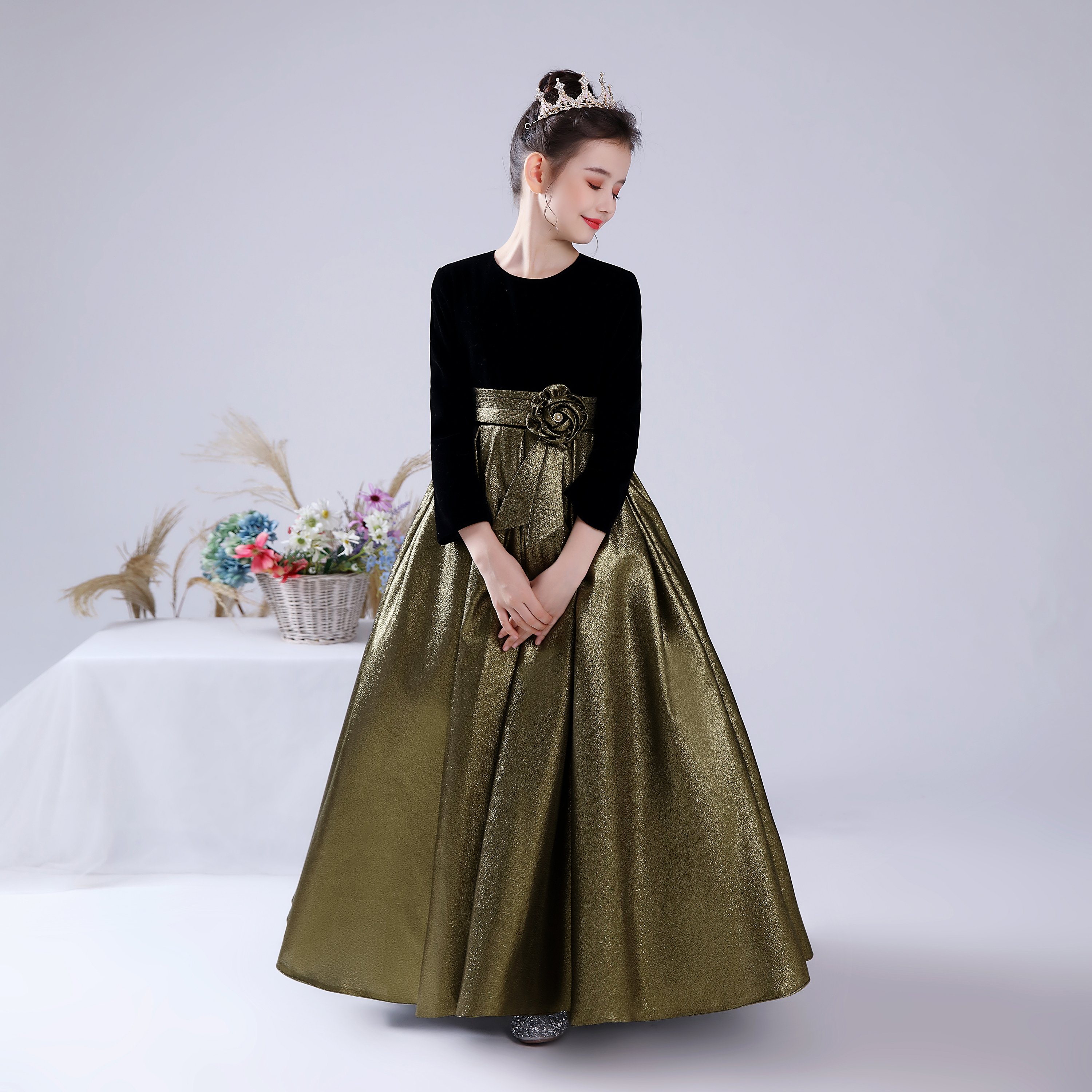 Dideyttawl ที่กําหนดเองดอกไม้สาวชุดสําหรับปาร์ตี้ยาวอย่างเป็นทางการประกวดชุดกํามะหยี่แขนยาว Shining ซาตินจูเนียร์เพื่อนเจ้าสาว