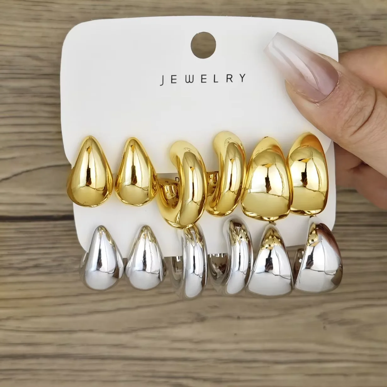 Set di orecchini a cerchio Waterdrop placcati in oro grosso da 6 pezzi per le donne Gioielli con orecchini a goccia a cerchio liscio minimalista europeo e americano