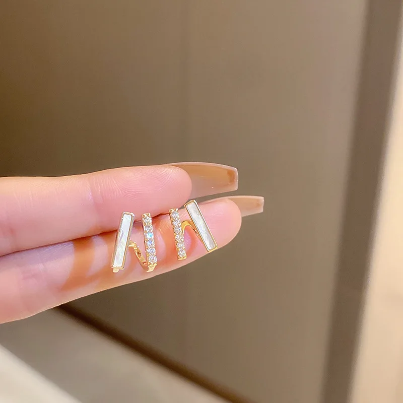 เงา 4 กรงเล็บต่างหูผู้หญิง 3A Zircon Multilayerประณีตต่างหูสาวงานแต่งงานแฟชั่นเครื่องประดับของขวัญ