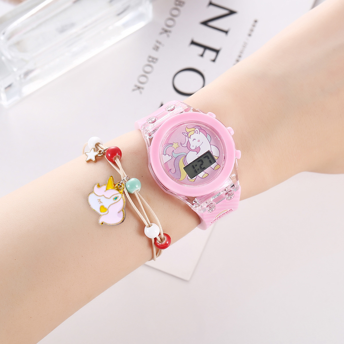 Relojes bonitos de unicornio para niños, colección de relojes para niños, Flash electrónico Digital que brilla en la luz, reloj LED colorido para niñas, cumpleaños