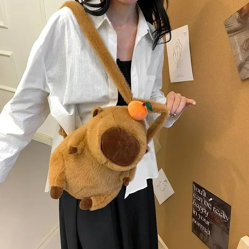 Capybara Plush กระเป๋าเป้สะพายหลัง Kawaii แฟชั่น Plushie ตุ๊กตาขนสัตว์กระเป๋าเด็กกระเป๋าไหล่กระเป๋ามินิกระเป๋าเป้สะพายหลังกระเป๋าของขวัญสําหรับแฟน