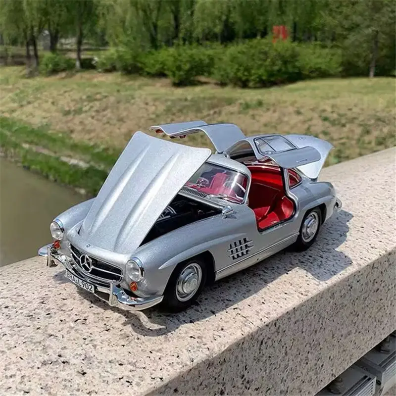 Modelo de coche de aleación Benzs 300SL 1:32, vehículos clásicos de Metal fundido a presión, modelo de coche, colección de sonido y luz de simulación, juguetes para niños, regalos