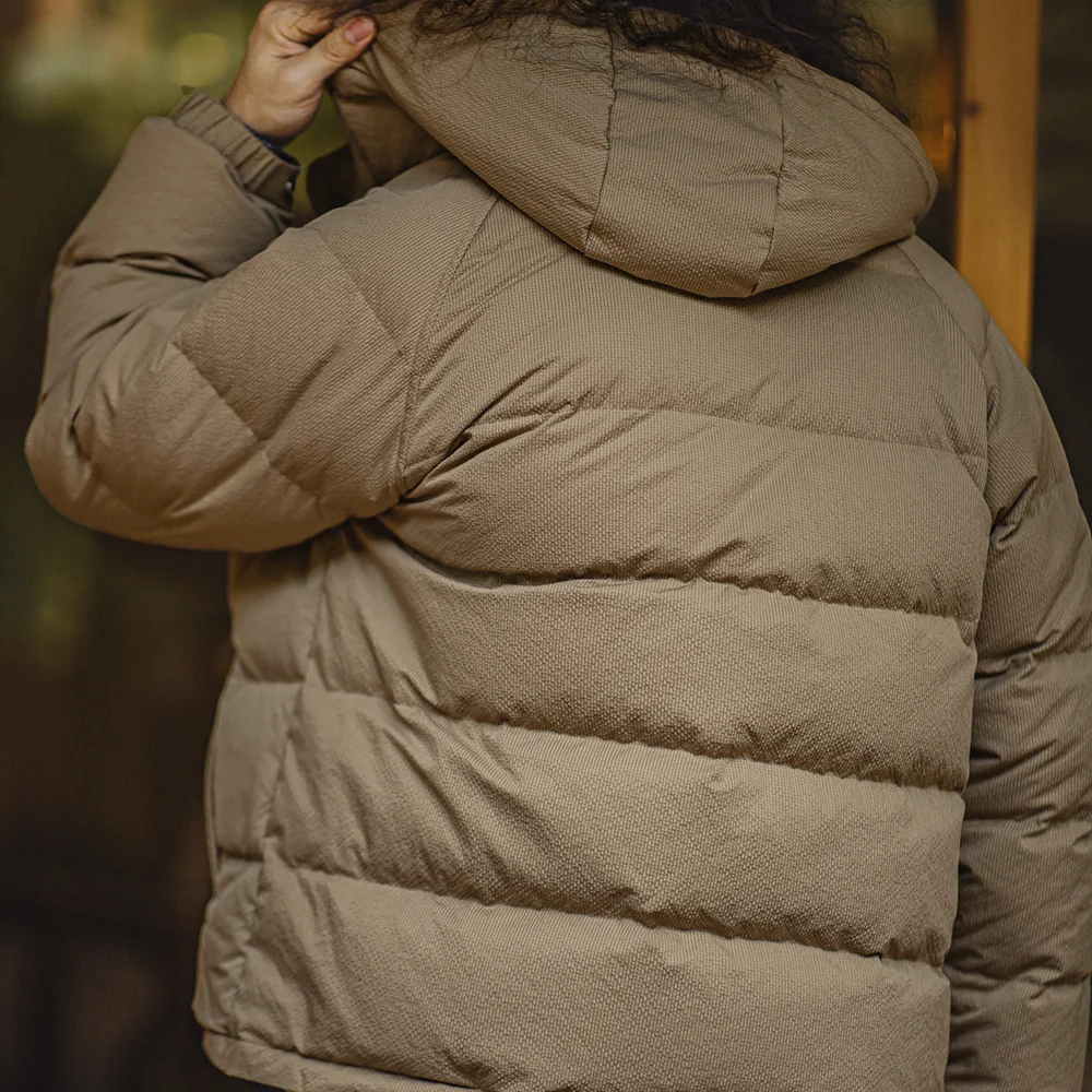 Maden 男性用冬の幅広いキルティング厚手ダウンジャケット 90 白鴨の羽毛充填紺色連帽ジャケット高密度素材保温上着スタイリッシュで暖かい男性用ジャケット