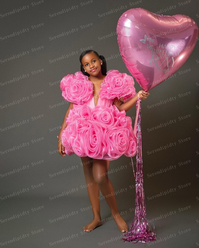 Вечернее платье из органзы с V-образным вырезом и оборками