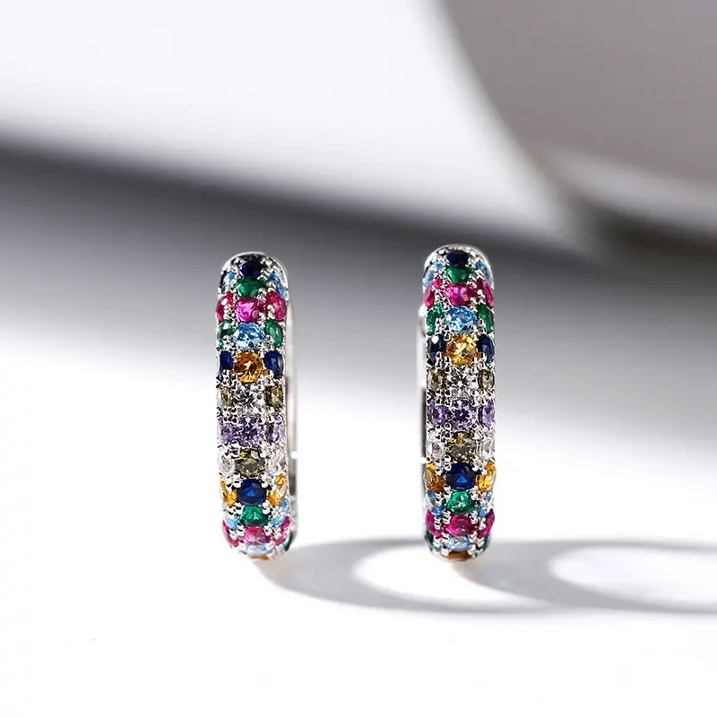 Mini orecchini rotondi color argento alla moda Set orecchini a cerchio con gioielli di lusso da donna con zirconi colorati a metà cerchio