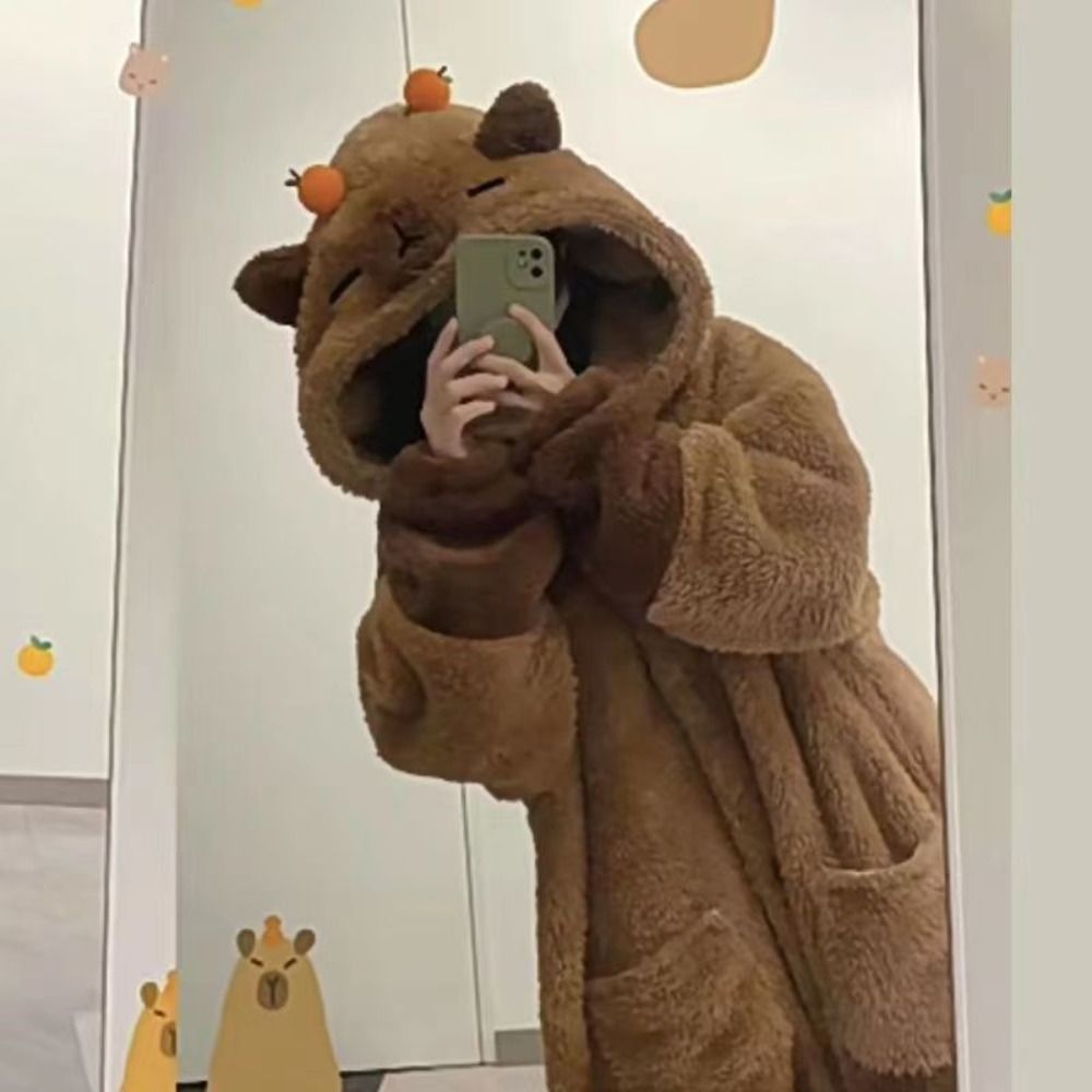 Süße Capibara Pyjama hose Set warmes Winter Nachthemd Korallen vlies mit orange Clips Nachtwäsche