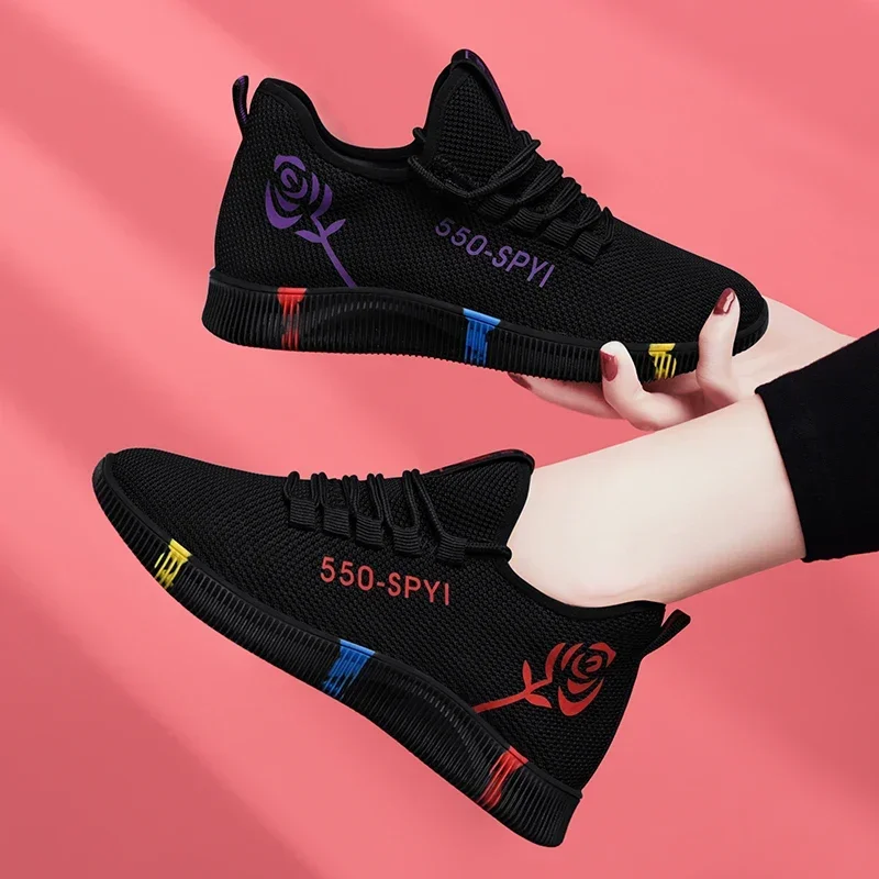 Tenis feminino 2025 mulheres sapatos vulcanizados malha de ar luz tênis macios femininos apartamentos plataforma rendas até sapatos casuais cesta femme