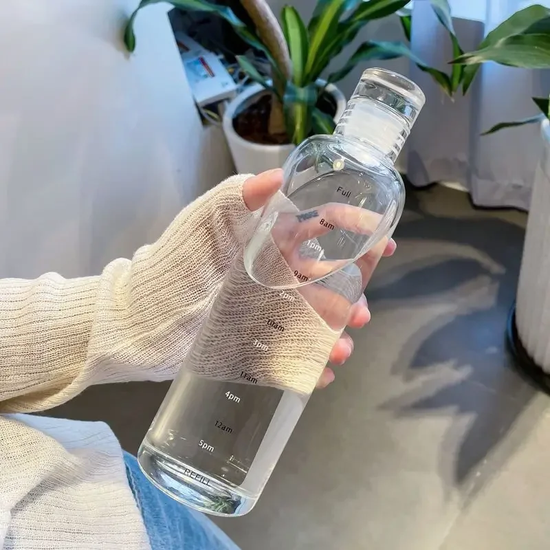 500ml エレガントな漏れ防止ウォーターボトル タイムスケール付き 毎日の水分補給 軽量でポータブル フィットネスやアウトドアアドベンチャーに