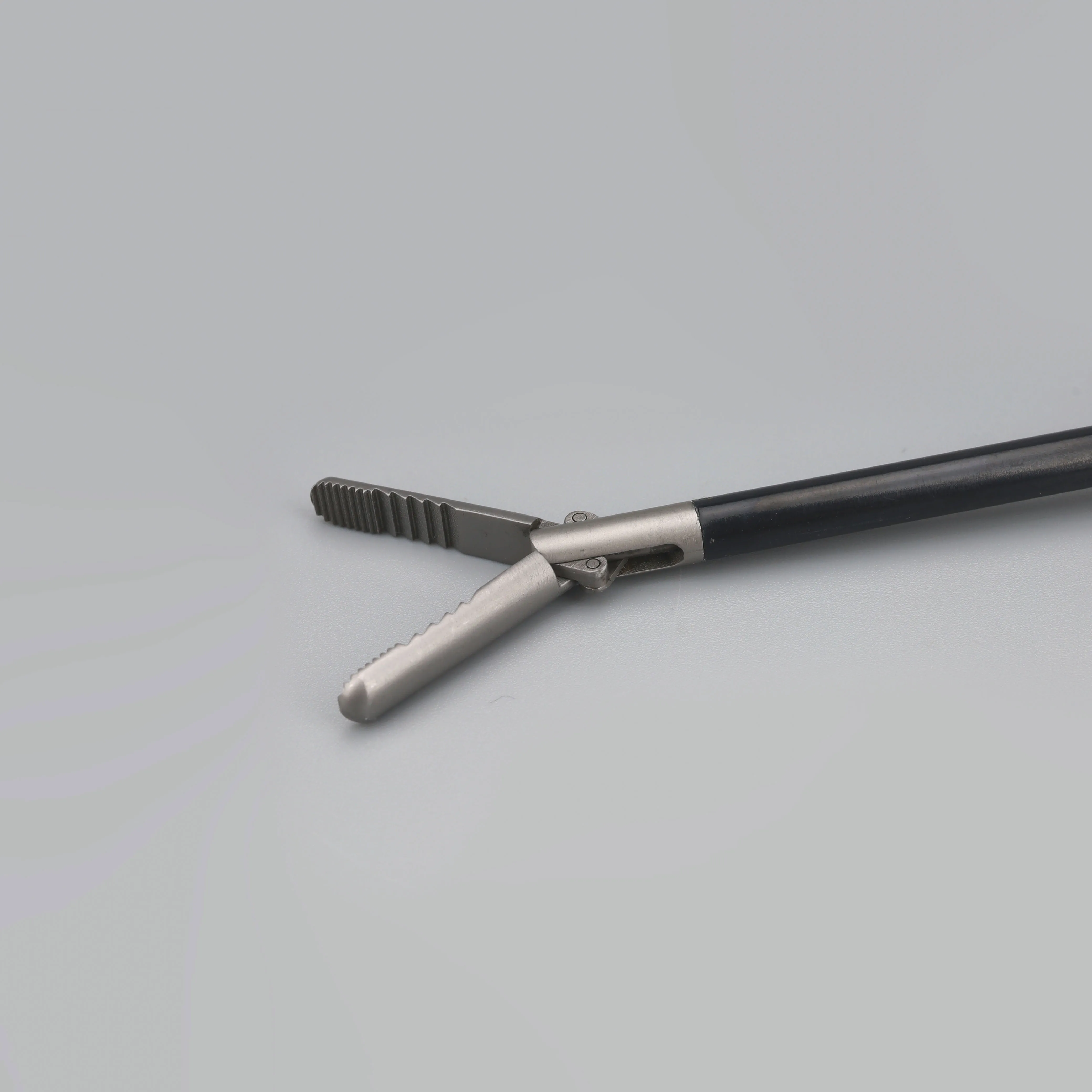 Strumenti laparoscopici da 5 mm Pinze chirurgiche per laparoscopia Pinze mediche per uso medico e didattico