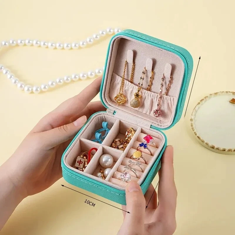 Mini scatola portaoggetti per gioielli portatile da viaggio per la famiglia, orecchini, collane, scatola portaoggetti per anelli femminili, espositore in pelle PU