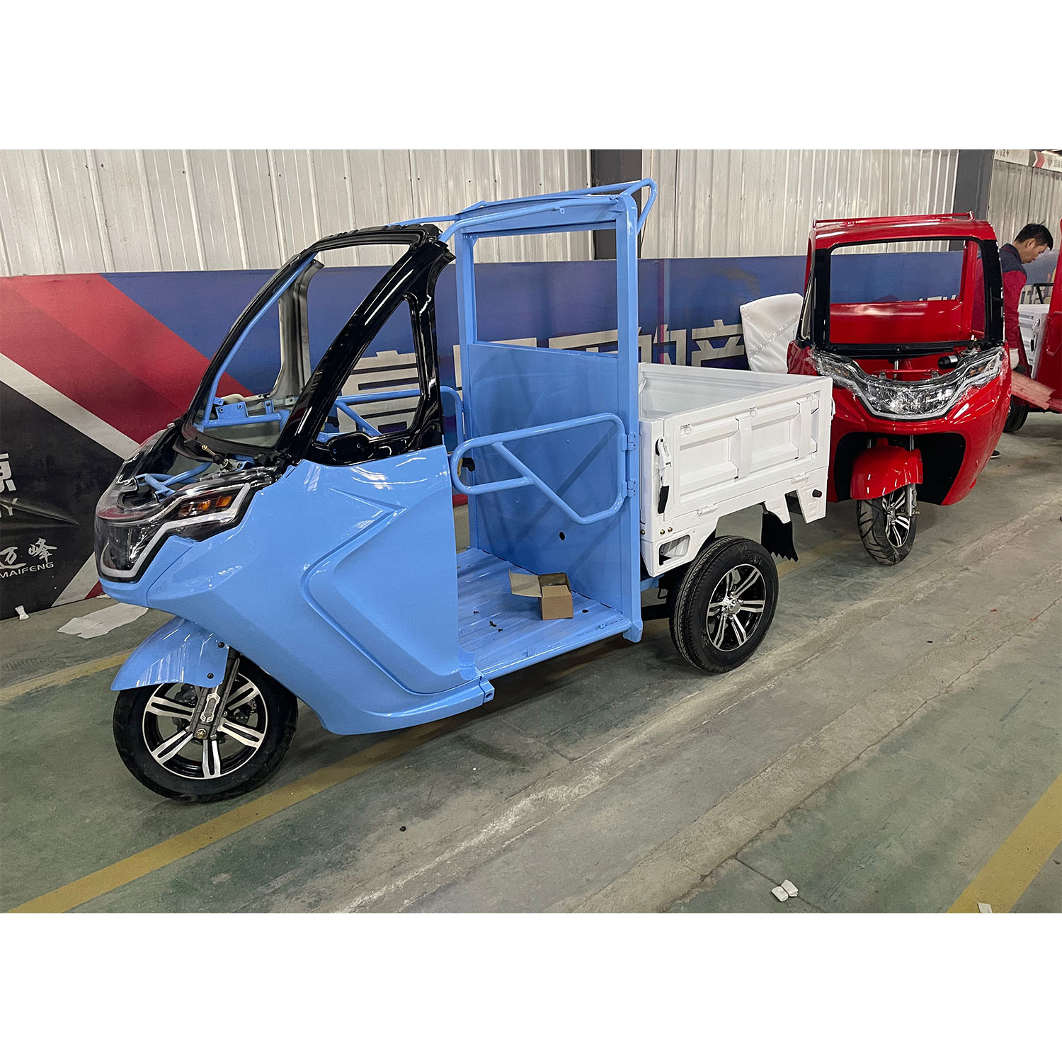 Tricycle électrique fermé pour passagers et cargo, pour adultes