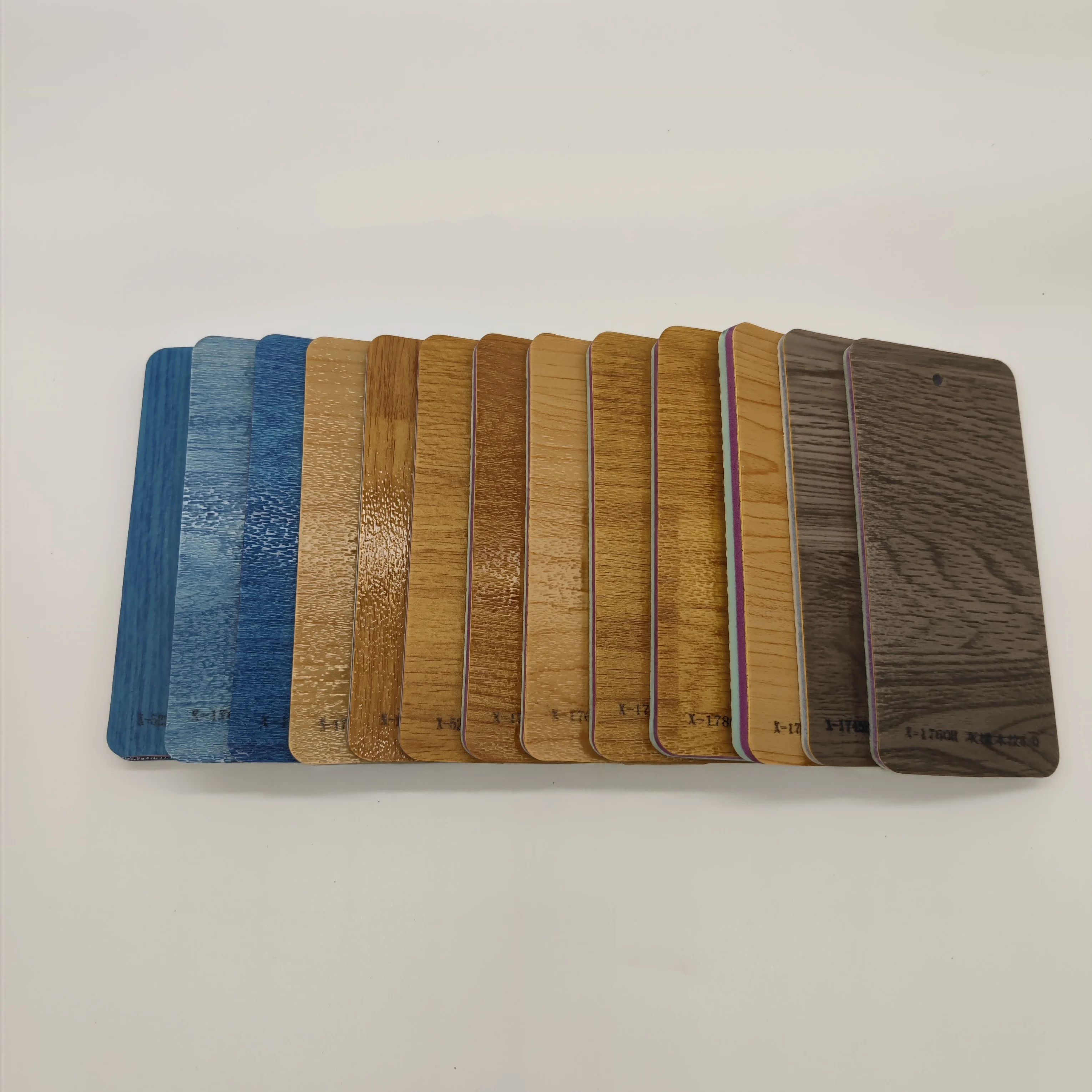 พื้นกีฬา PVC ประหยัดเพื่อความปลอดภัยสําหรับสนามบาสเก็ตบอล