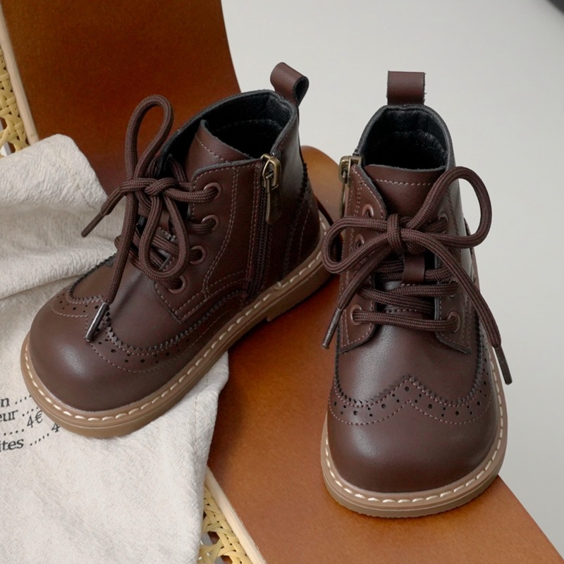 Claladoudou moda crianças botas, sólido marrom preto brogue retro tornozelo botas para crianças meninas, sola de borracha meninos outono bota