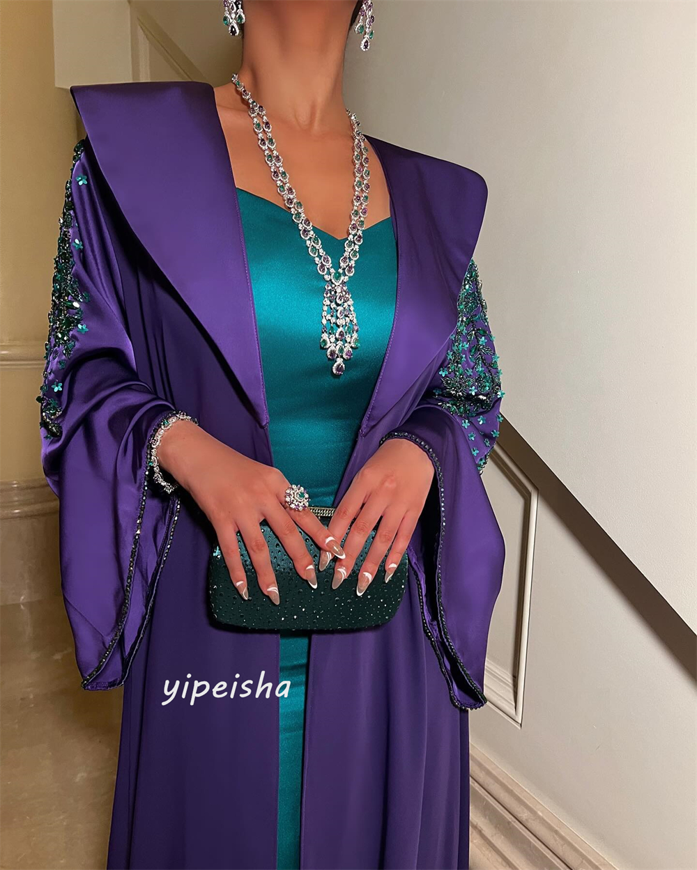 Maßgeschneidertes Jiayigongs-Kleid mit drapiertem Strandmantel und quadratischem Ausschnitt, maßgeschneidertes Anlasskleid, lang