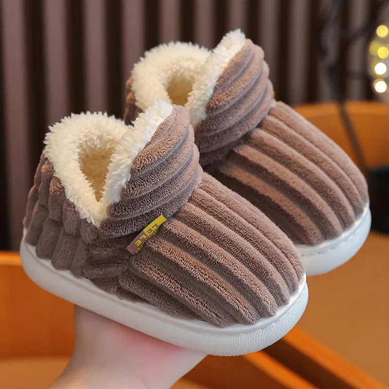 Inverno quente chinelos de algodão para adultos e crianças toe envoltório chinelos de algodão grosso sola macia slides das mulheres dos homens sapatos antiderrapantes