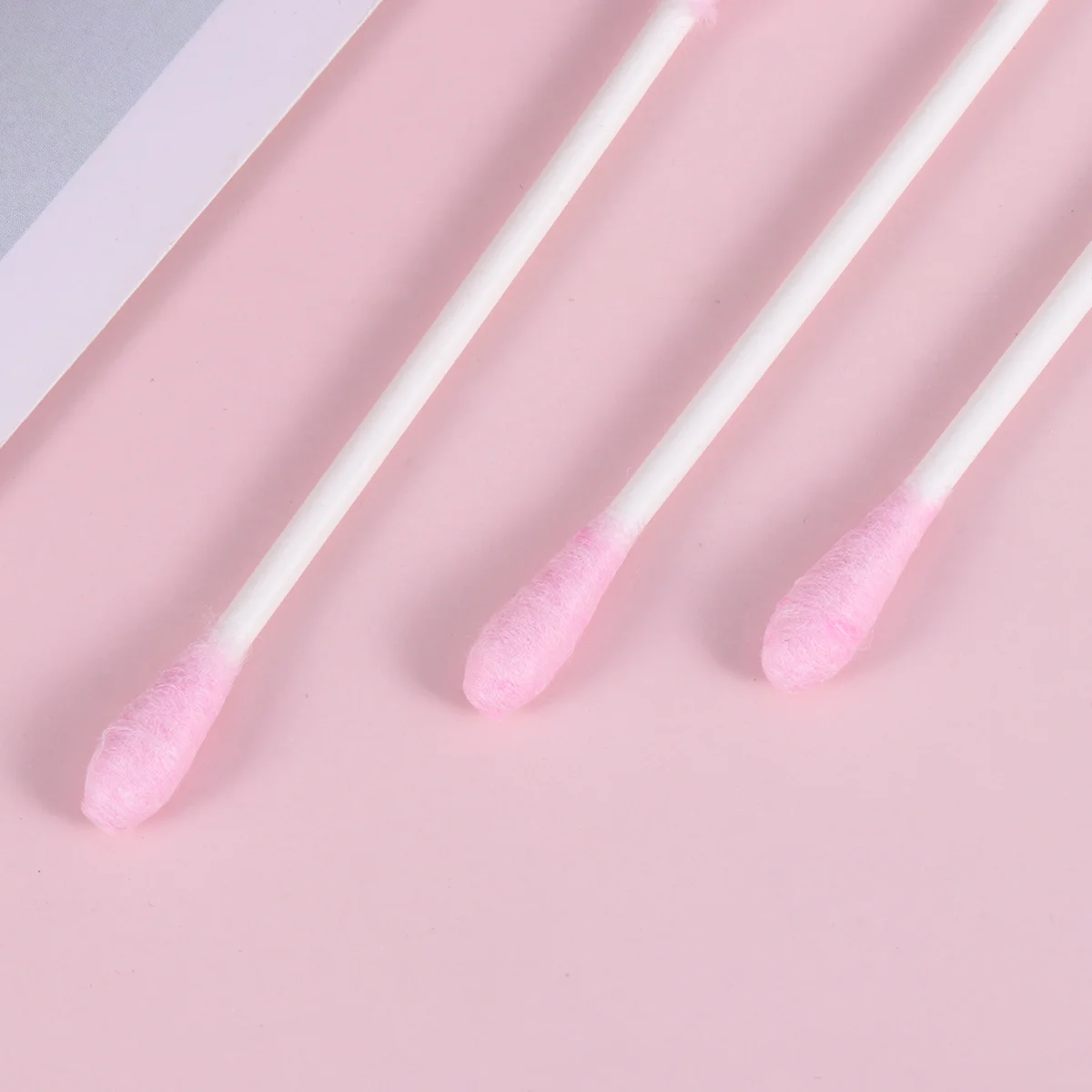 300 Pcs Cotton Stick Toothpick Swab Sticks for Ears Rod Eyelash Extension Reusable Stem Buds Plugs Pointed Tip Swabs Mini Fioc