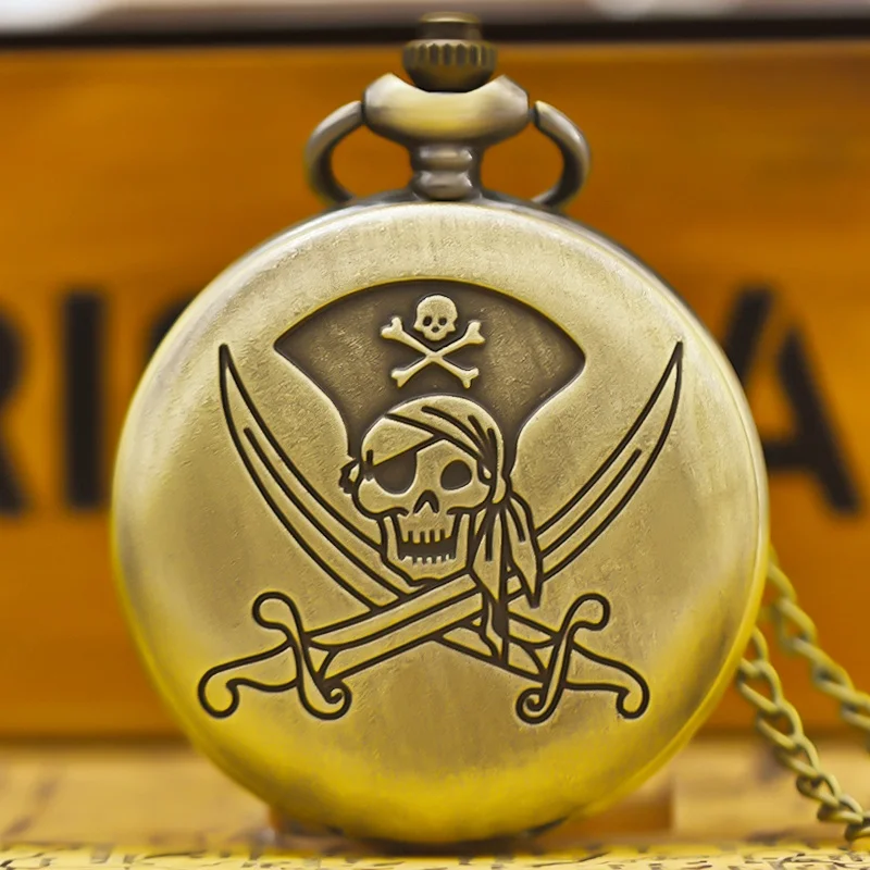 Vintage Bronze große Piratenschädel geschnitzte Halskette Quarz Taschenuhr hübsches Geschenk für Männer und Frauen